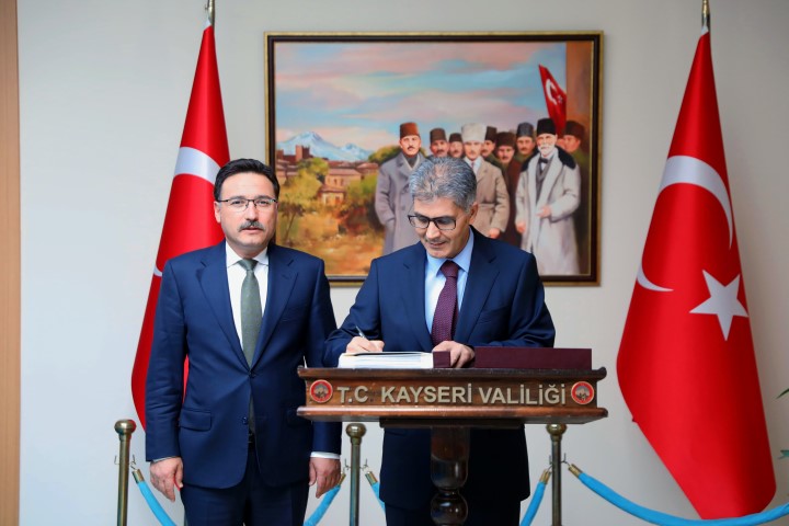 Niğde Valisi Cahit Çelik, Vali Çiçek’i Ziyaret Etti